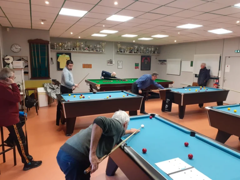 Les jeudis après midi au club de billard !