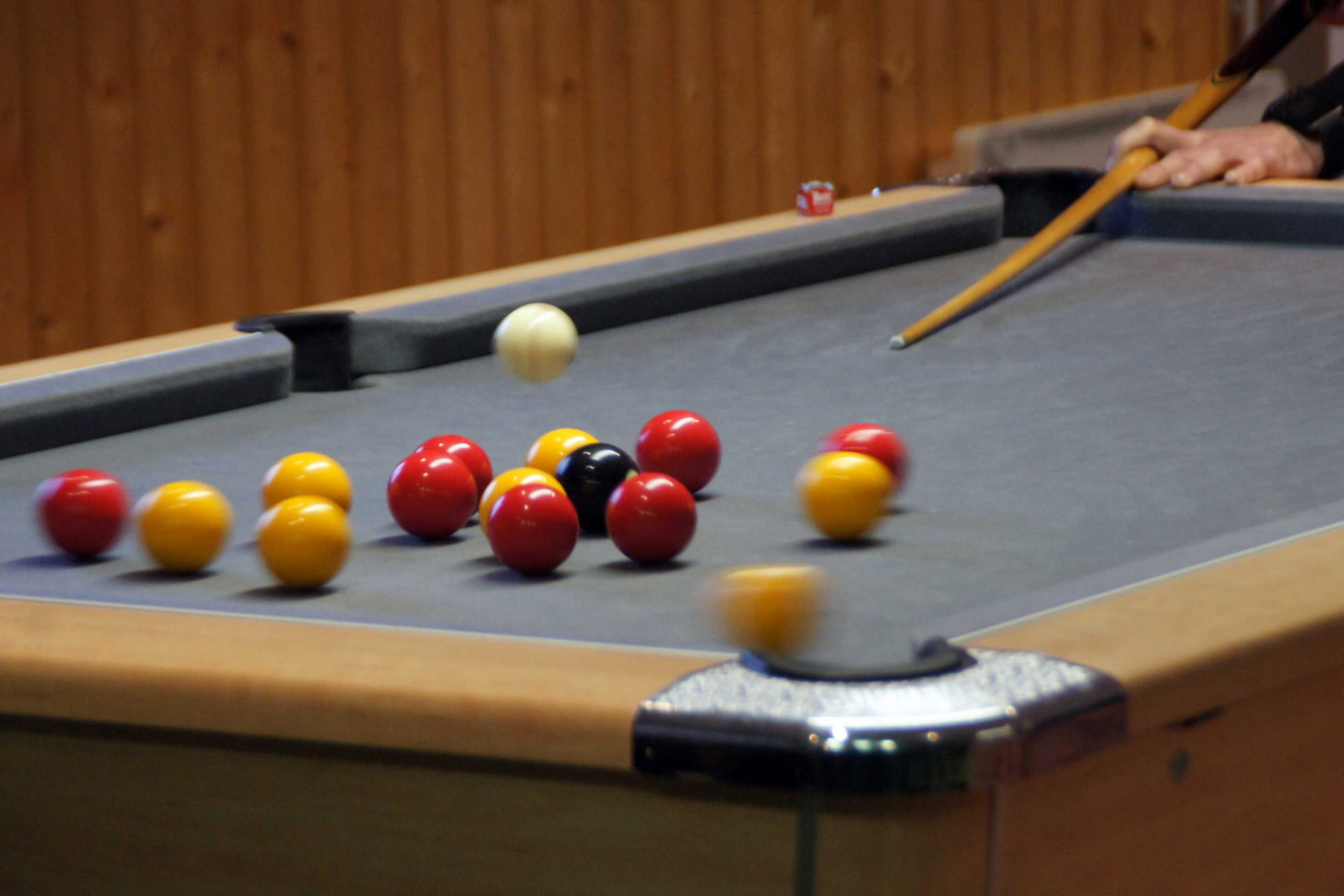 Photo d'une casse de billes au billard blackball